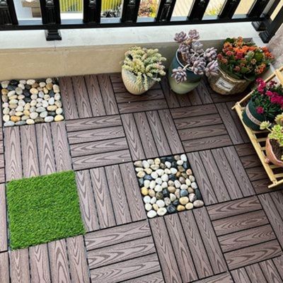 300X300MM भूरा WPC DIY अलंकार खोखले प्लास्टिक अलंकार बोर्ड उम्र बढ़ने प्रतिरोधी